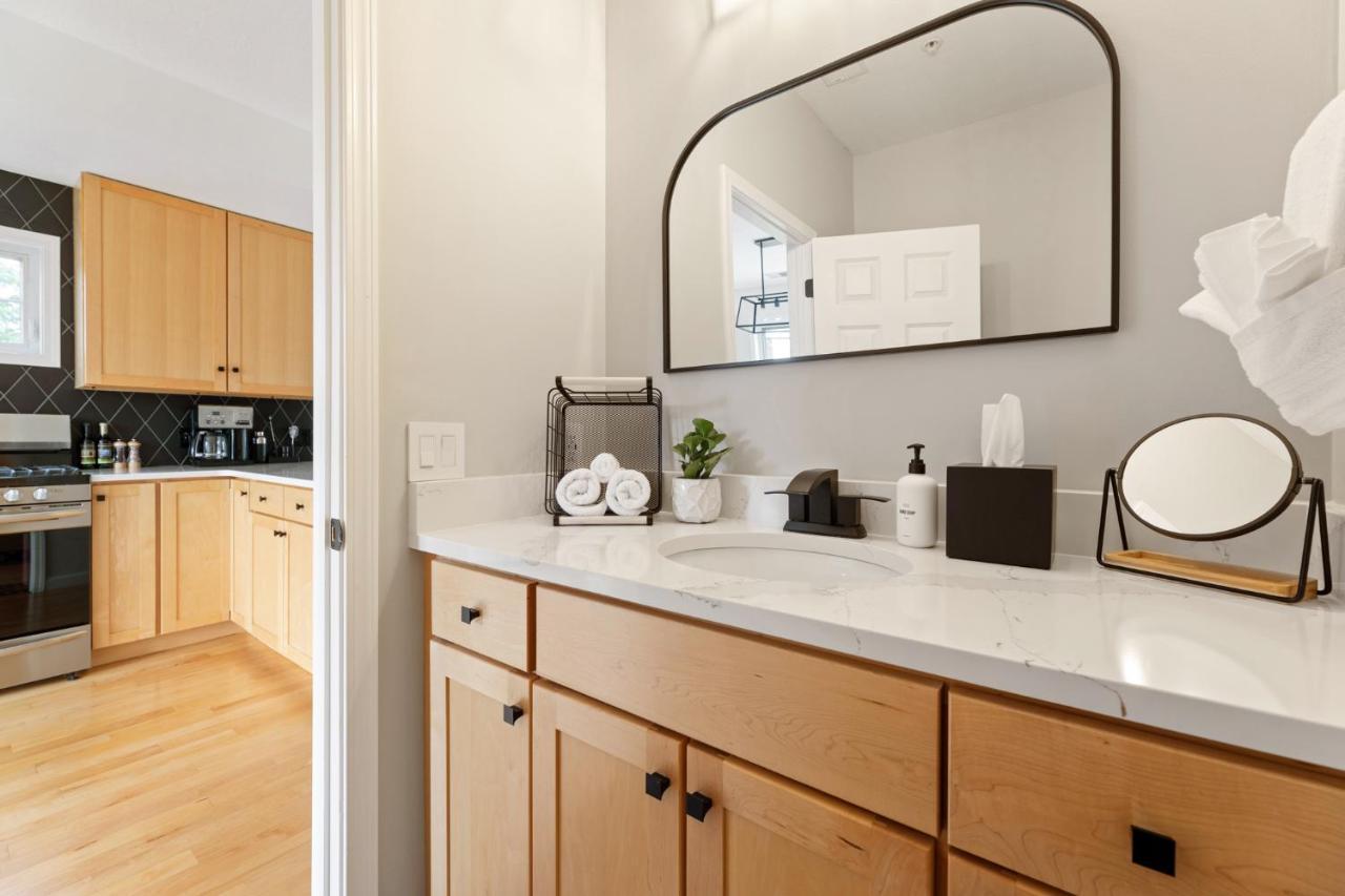 Midtown Modern - Urban Condo Walkable To Bars And Beach Traverse City Exterior photo