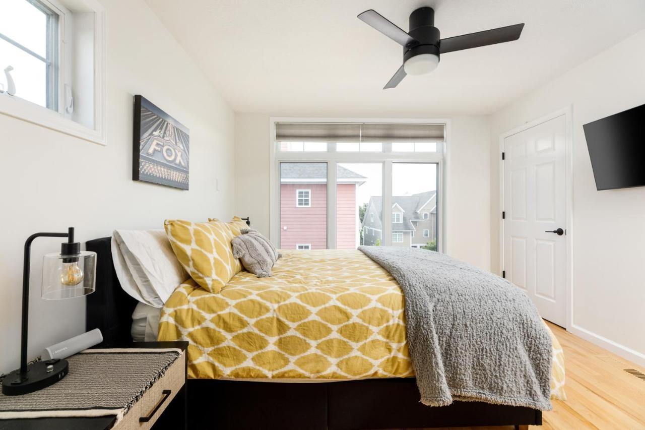 Midtown Modern - Urban Condo Walkable To Bars And Beach Traverse City Exterior photo